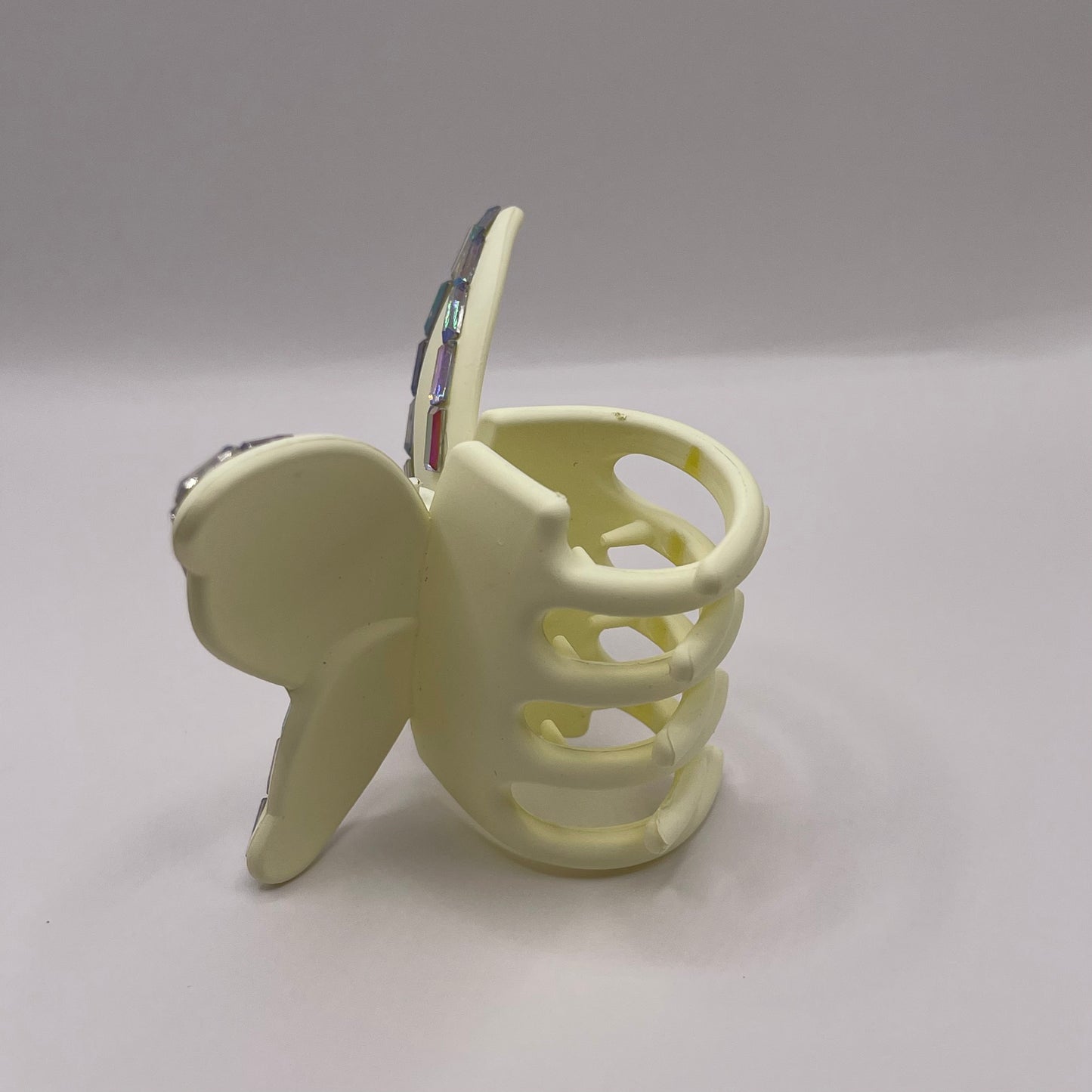 Butterfly hair claw (light yellow)