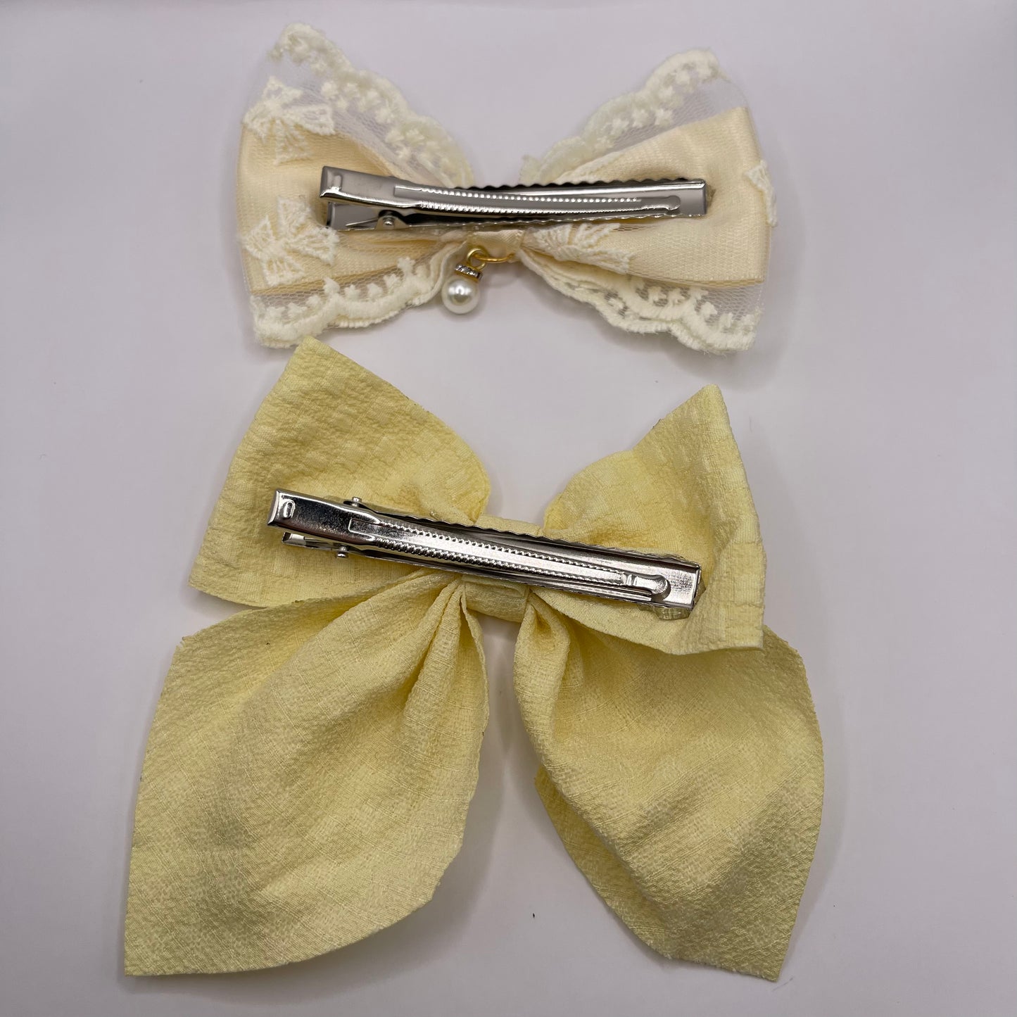 Two bows with pearl (yellow)